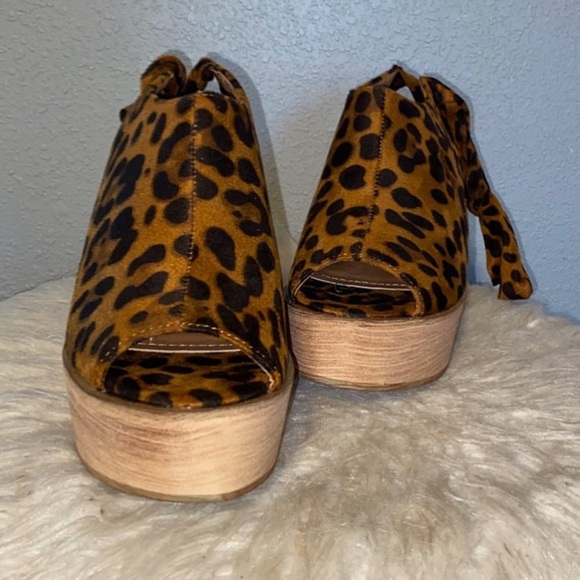 Cheetah Wedges - Picture 2 of 3